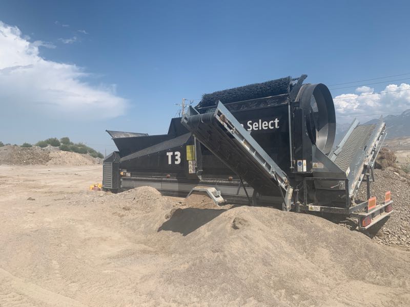 SCREENING PLANT WITH FRESH TOPSOIL 2020