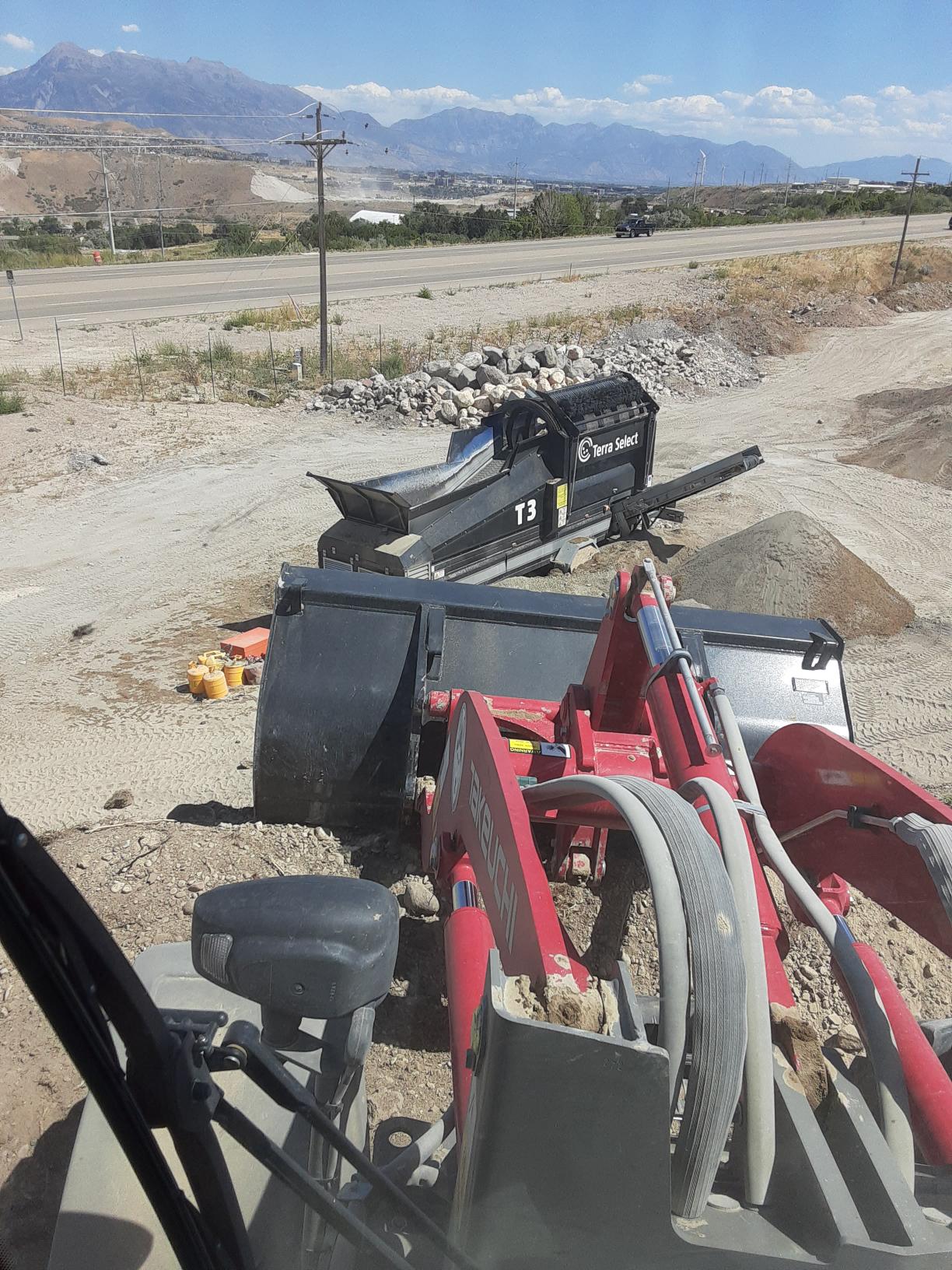 TOPSOIL LOADER AND PLANT