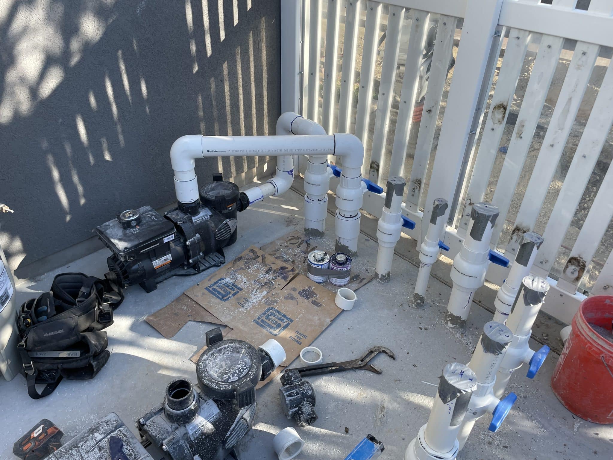 IMG-0908 Assembly system for an outdoor pool at a home