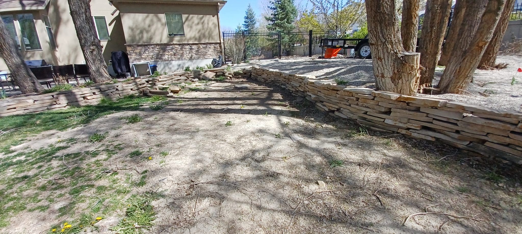 BLOCK RETAINING WALL (BEFORE4)