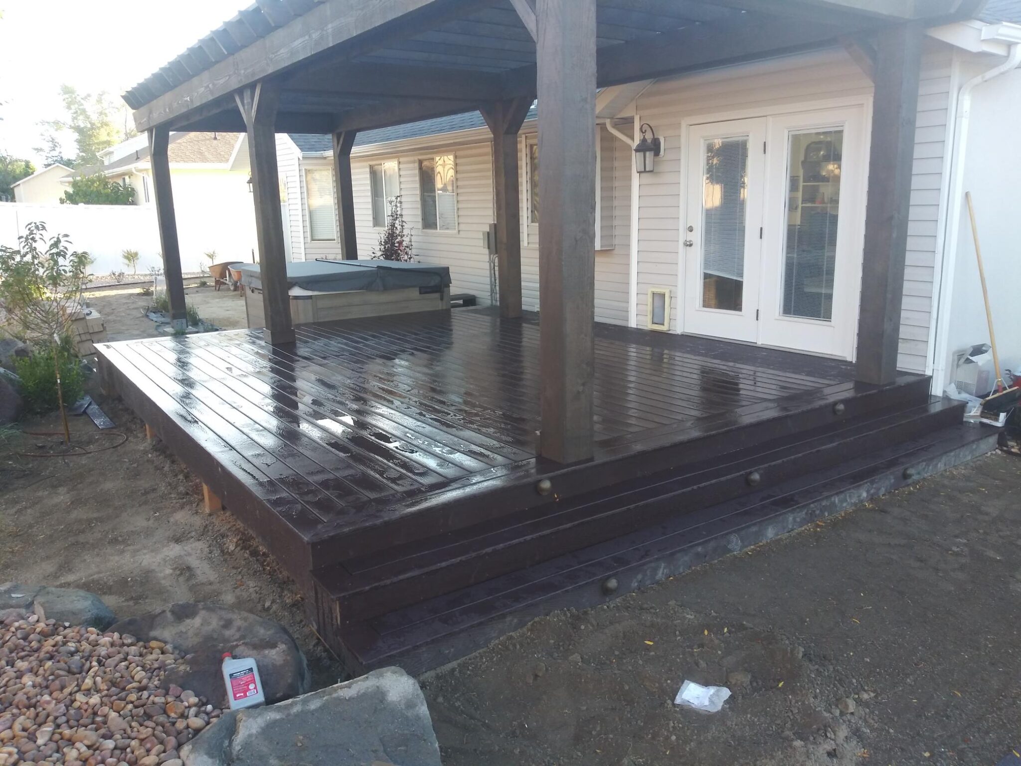 TREX DECK- BRENT TATE (WOODLAND BROWN) 11-12-2020 Trex deck on white house in Salt Lake City new home build.