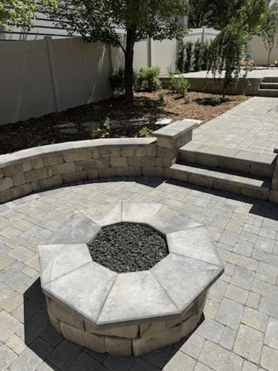 Huskie’z 5 Out door fire place made from stone